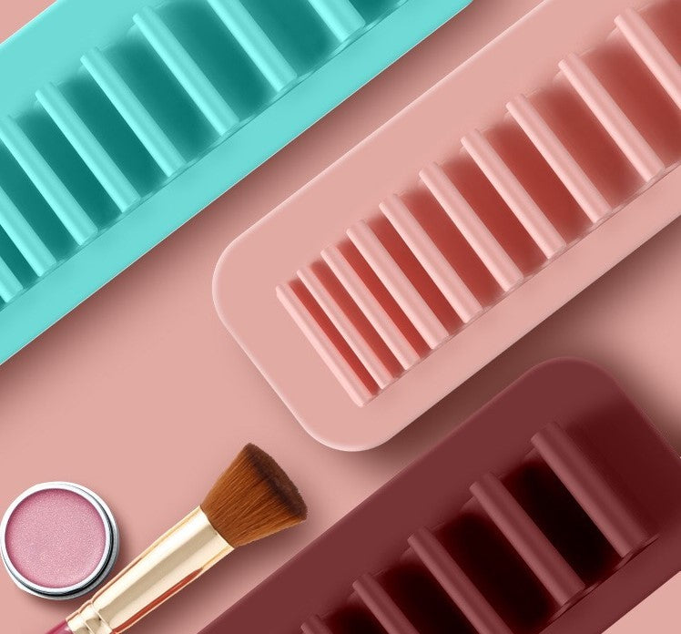 Silicone cosmetic brush